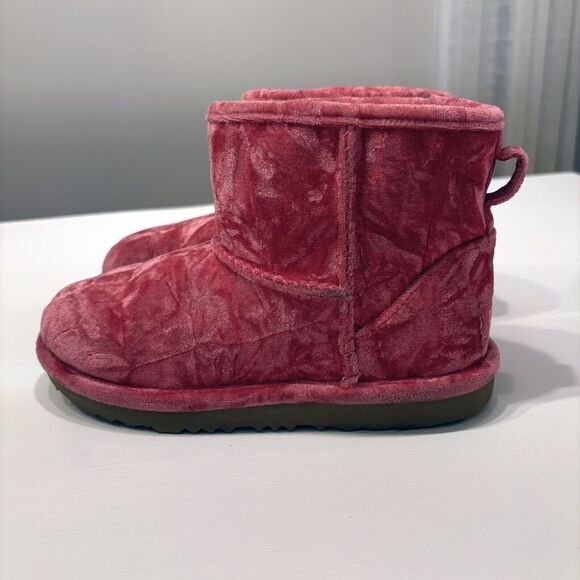 UGG Women's Classic Mini II Pink 3 Raspberry Wool Velvet Boots 1142070K Size 2 - Picture 2 of 9
